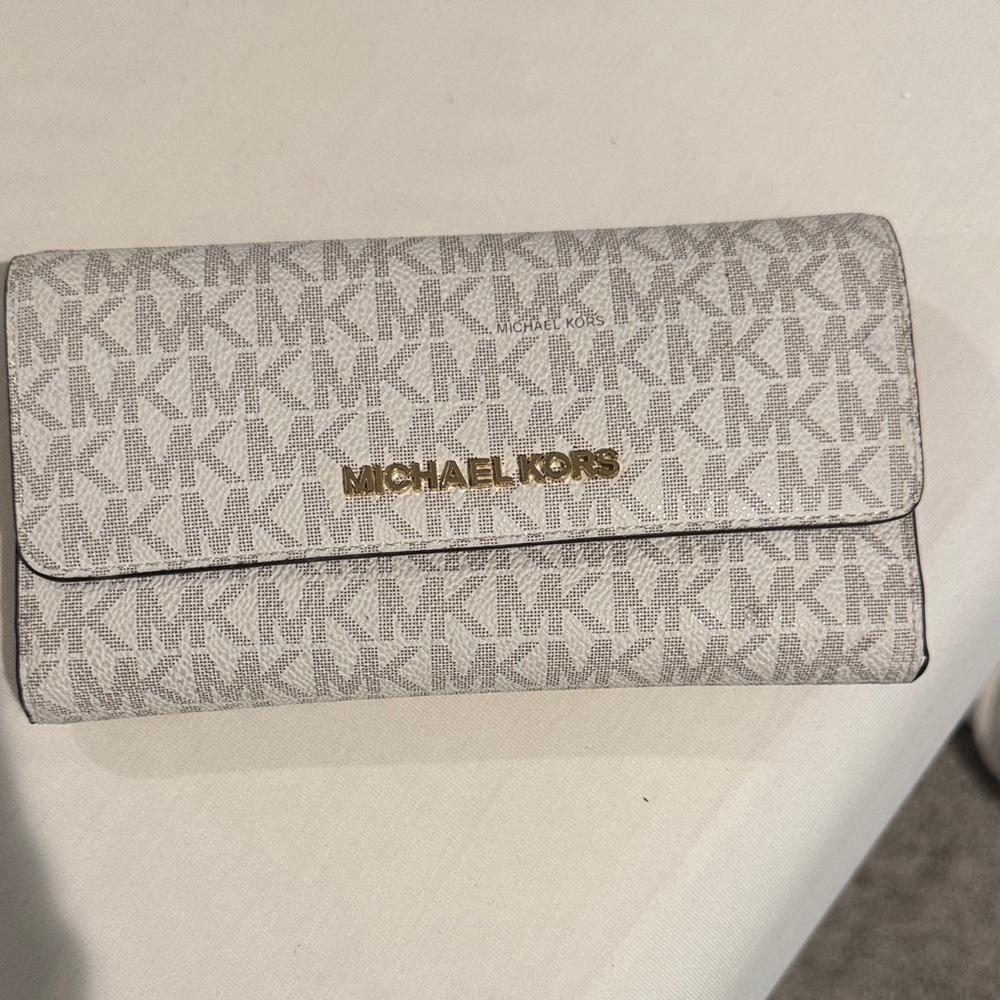 Michael Kors White and Gold Key & Card Holder